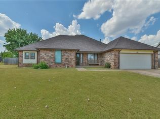 1101 NE 22nd St, Moore, OK 73160