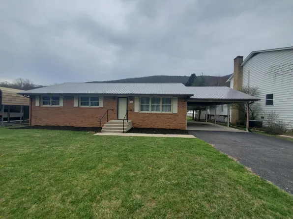 3007 Winterberry Ave, Covington, VA 24426