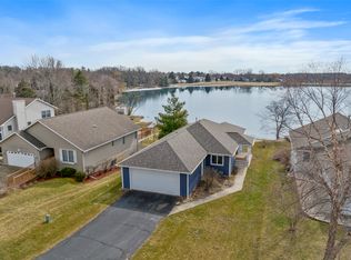 202 Candlewick Dr SE, Poplar Grove, IL 61065