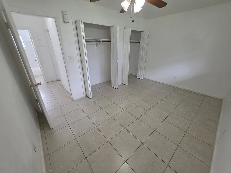 22-24 SW 10th St #B — Photo 13