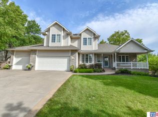 3330 Williamsburg Dr, Lincoln, NE 68516