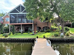 104 Luton Pl N, Greenwood, SC 29649