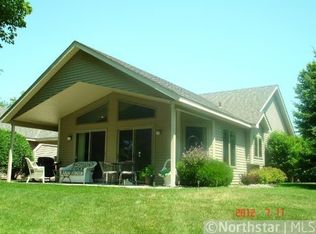 27800 Ridge Point Dr, Chisago City, MN 55013