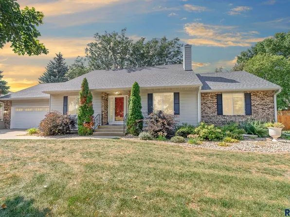 3209 S Valley View Rd, Sioux Falls, SD 57106