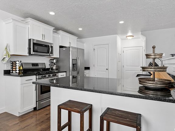 3rd image of 436 S Fox Chase Ln