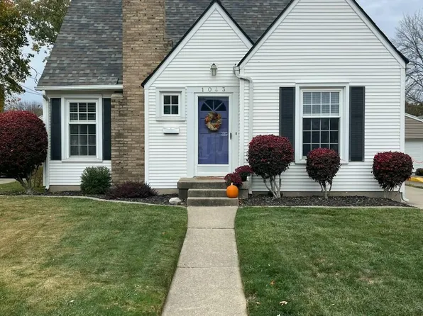 1043 Oaklawn St NE, Grand Rapids, MI 49505
