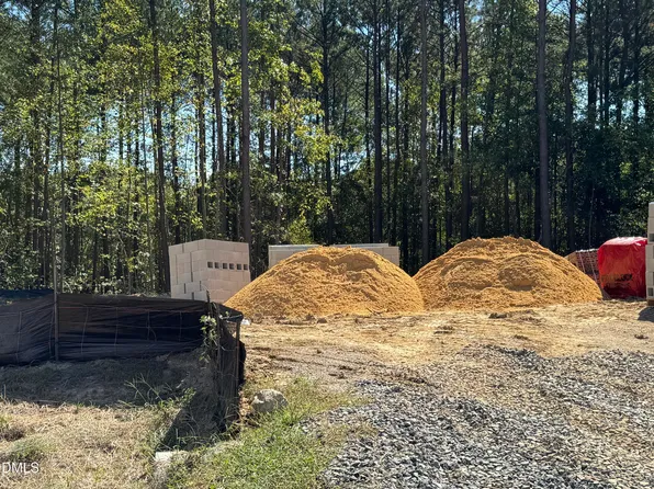 4240 Portola Dr, Zebulon, NC 27597