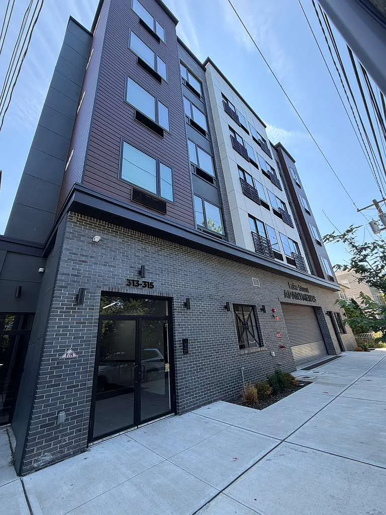 2 bed, $2,800 — Photo 2