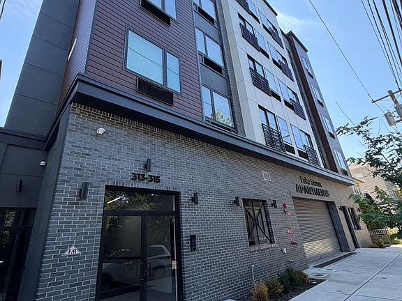 2nd image of 315 Lake St #404