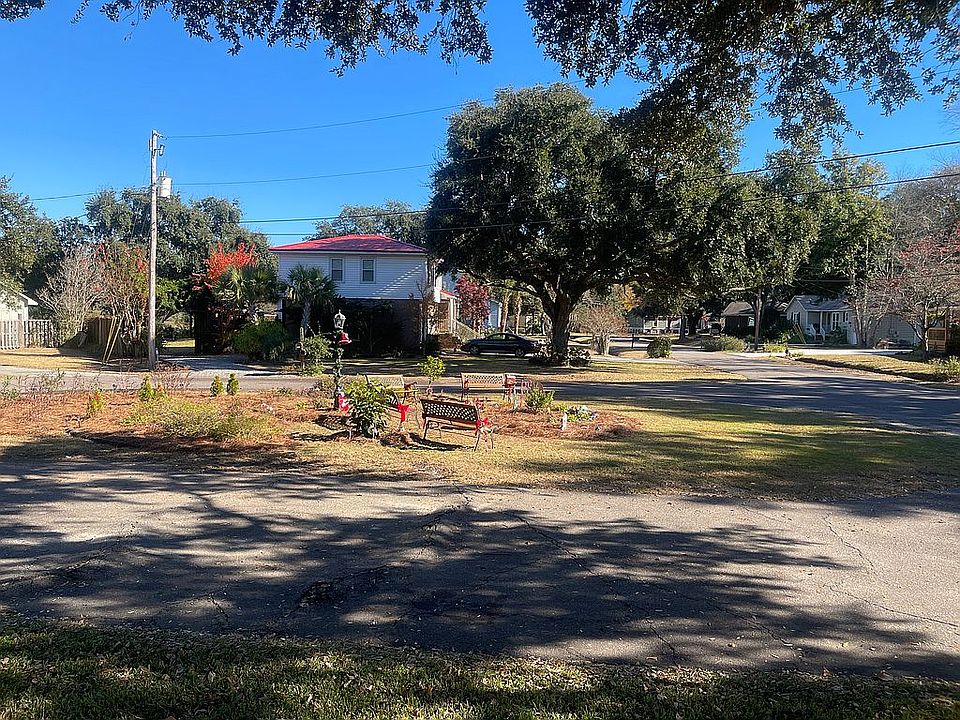 Park Circle / beside home