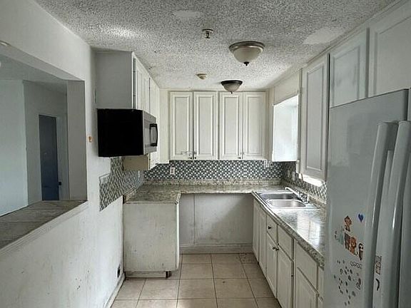 3rd image of 2000 Longwood Road