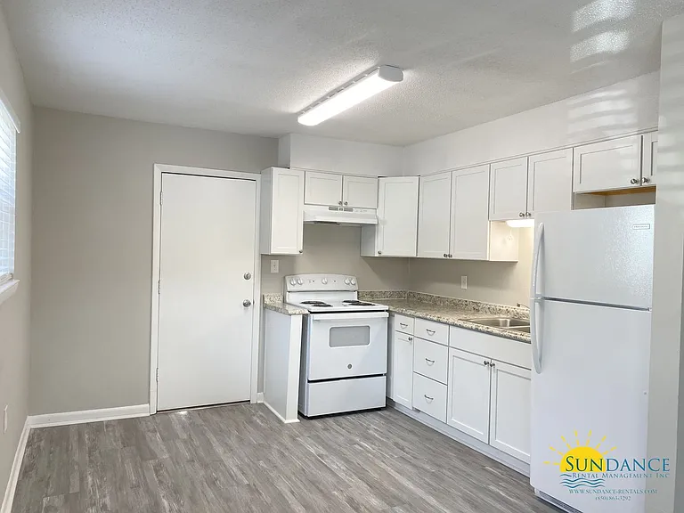 794B Navy St — Photo 3