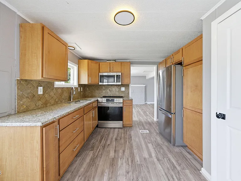 320 E Earp St — Photo 10