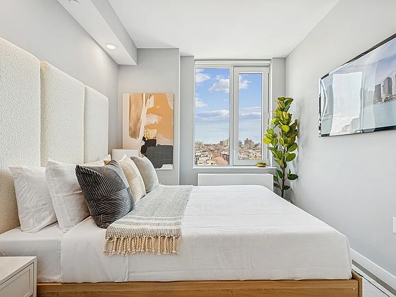 5th image of 336 Douglass St #3L