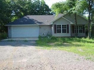 1000 Strawberry Ln, Cedarville, AR 72932