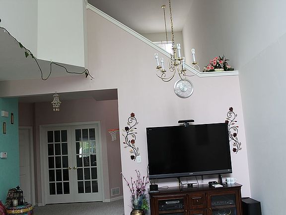 5th image of 9076 Buckingham Park Dr