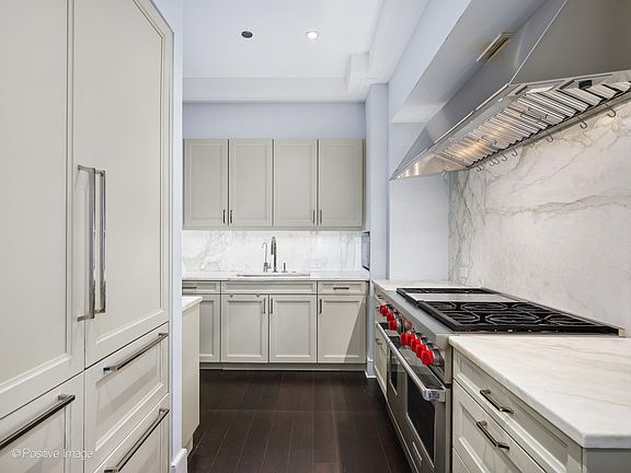 4th image of 118 E Erie St Unit 31G