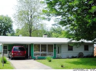 13 Hanover Ln, Cahokia, IL