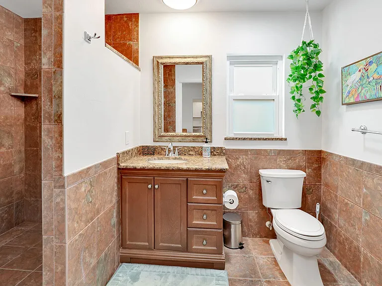 3652 SE 5th Ct — Photo 9
