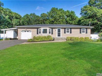 281 S Lenox Ave, East Patchogue, NY, 11772
