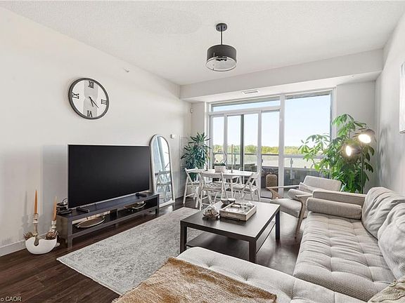 4th image of 2093 Fairview St #602