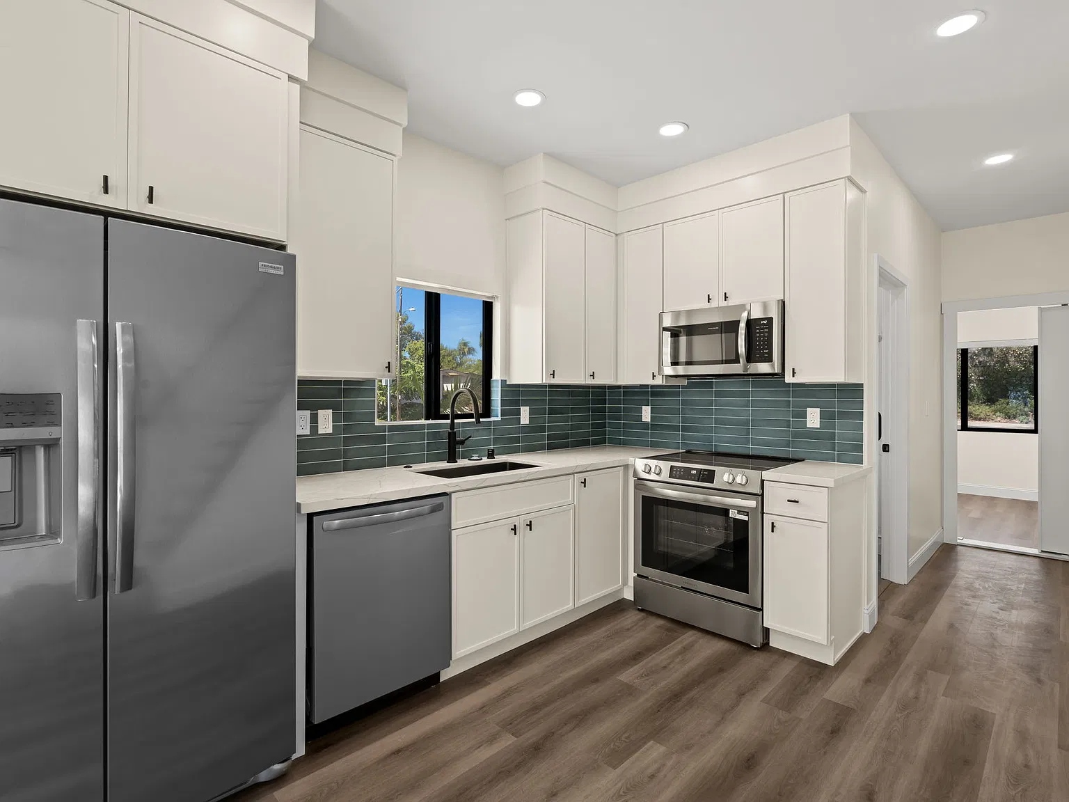3 bed, $6,100 — Photo 3