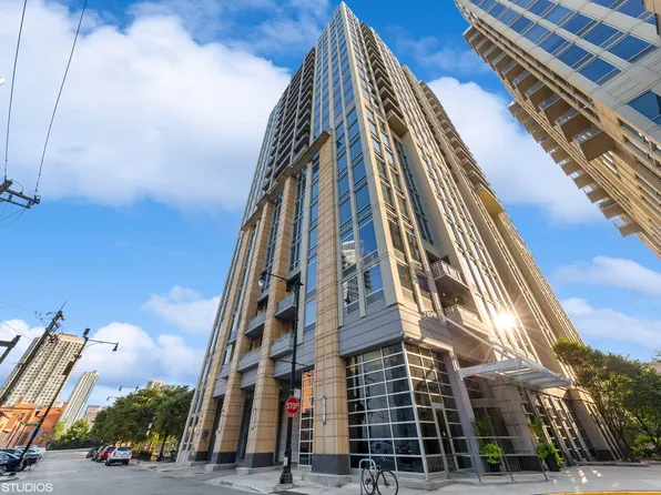 700 N Larrabee St APT 1308, Chicago, IL 60654