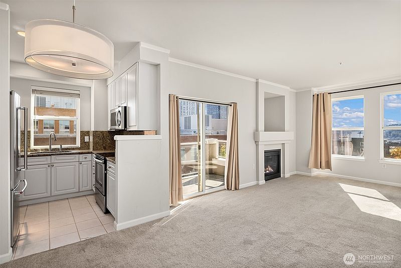 4th image of 4343 Roosevelt Way NE #601