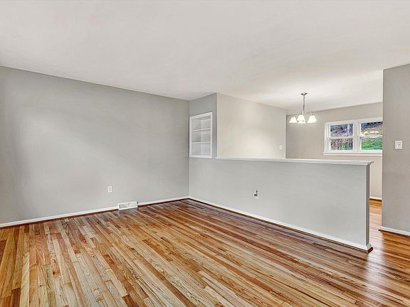 4th image of 3808 Salem Tpke NW
