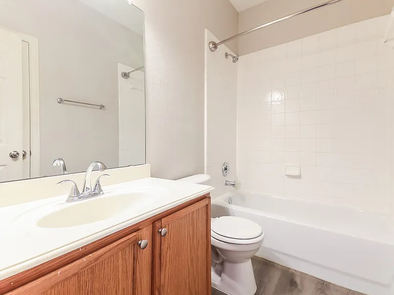 419 Creekview Dr — Photo 15