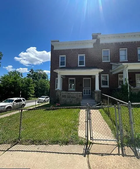 787 Linnard St — Photo 1