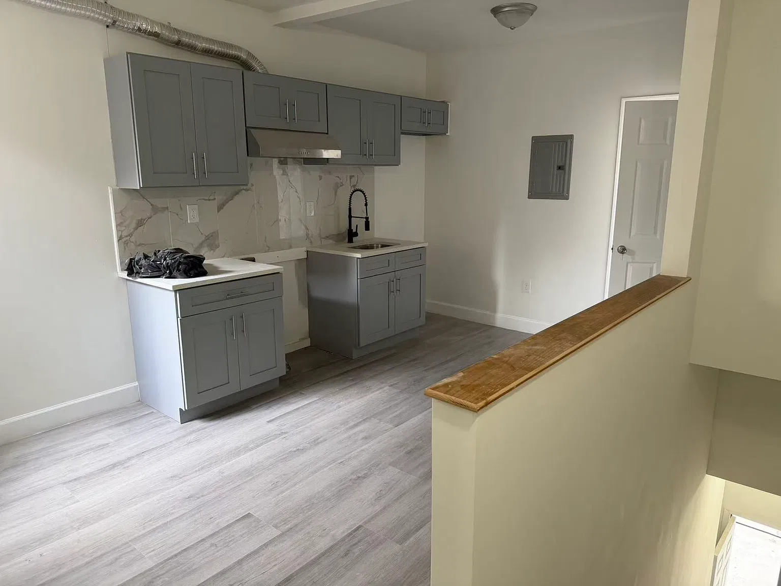 3 bed, 1000 sqft, $1,500 — Photo 1