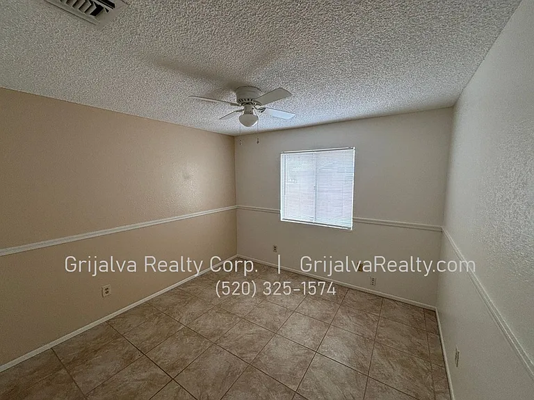 1821 W Mountain Oak Ln — Photo 12