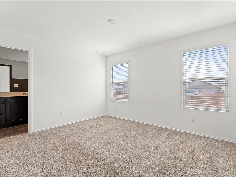 905 Powell St — Photo 17