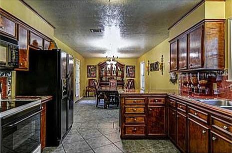 3rd image of 812 Braeswood Cir