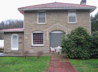 830 Main St, Mount Hope, WV 25880