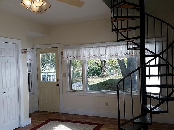 2nd image of 404 S Green Ave