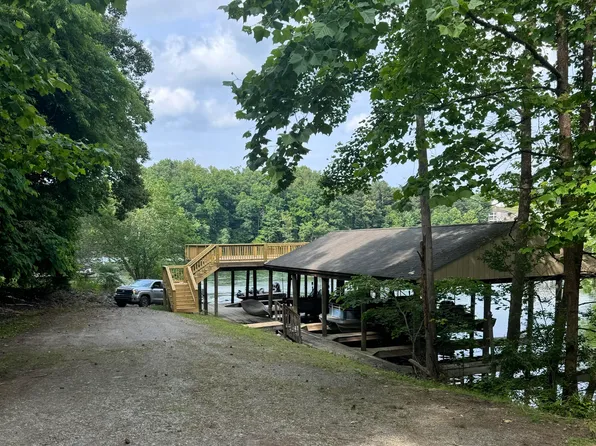 12 Saint Augustine Rd, Wirtz, VA 24184