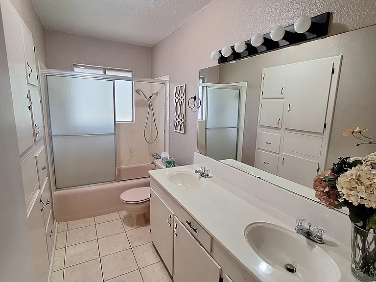 821 Princeton Rd — Photo 16