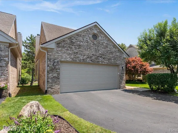 45317 Stonehedge Dr, Plymouth, MI 48170