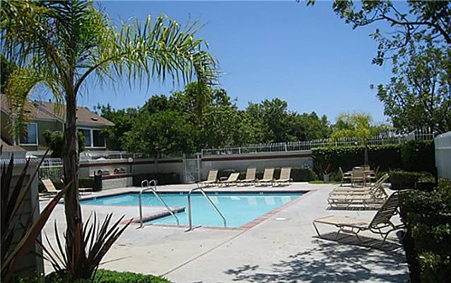 40 Allenwood Ln — Photo 2