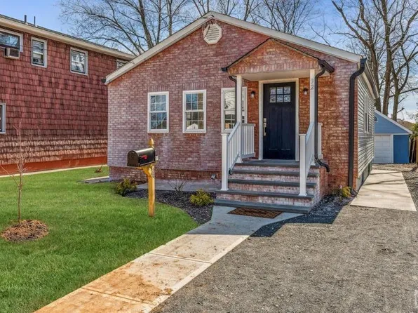 32 Linden St, Fords, NJ 08863