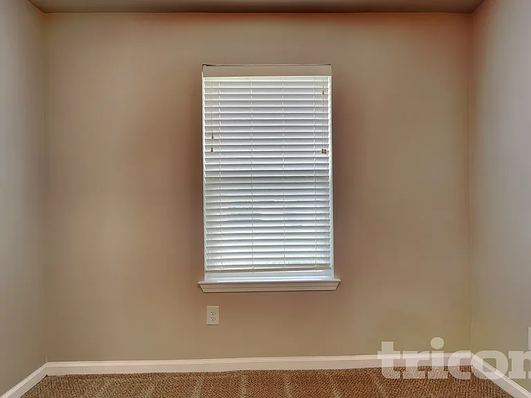 37 Oakville Dr — Photo 11