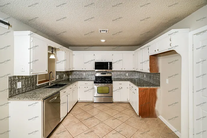 4 bed, 15.0 bath, 1722 sqft, $1,750 — Photo 4