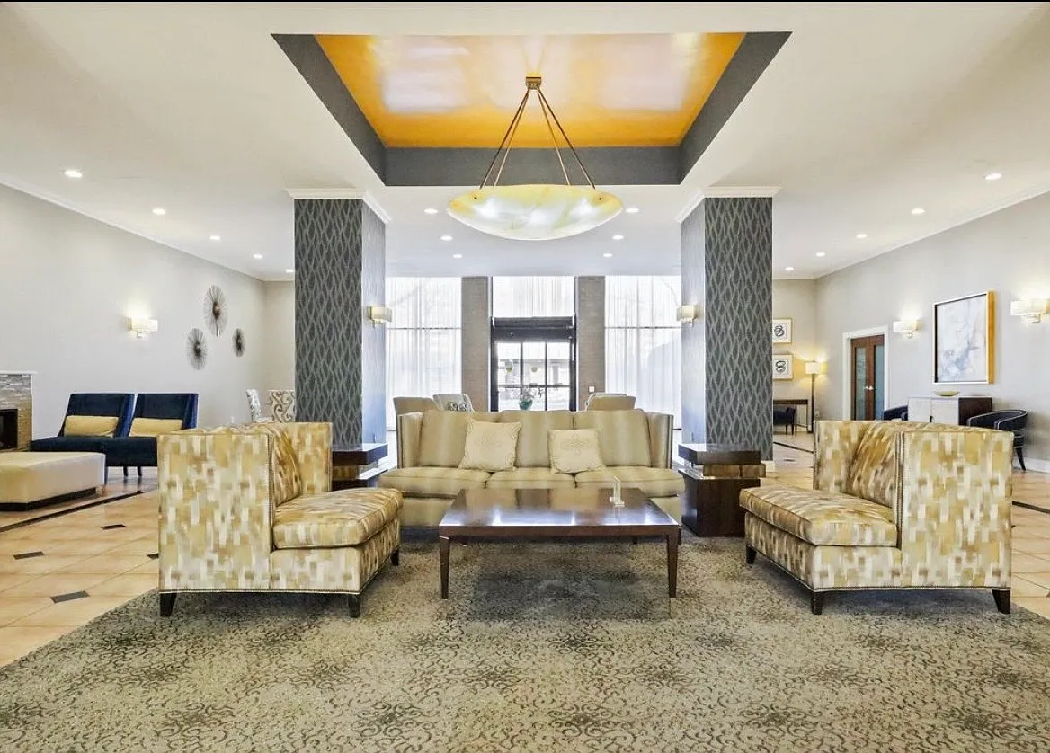 5500 Holmes Run Pkwy — Photo 2