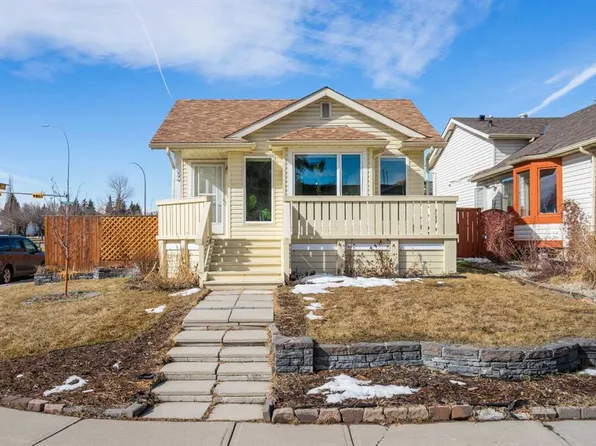 92 E Millcrest Grn SW, Calgary, AB T2Y 2J8