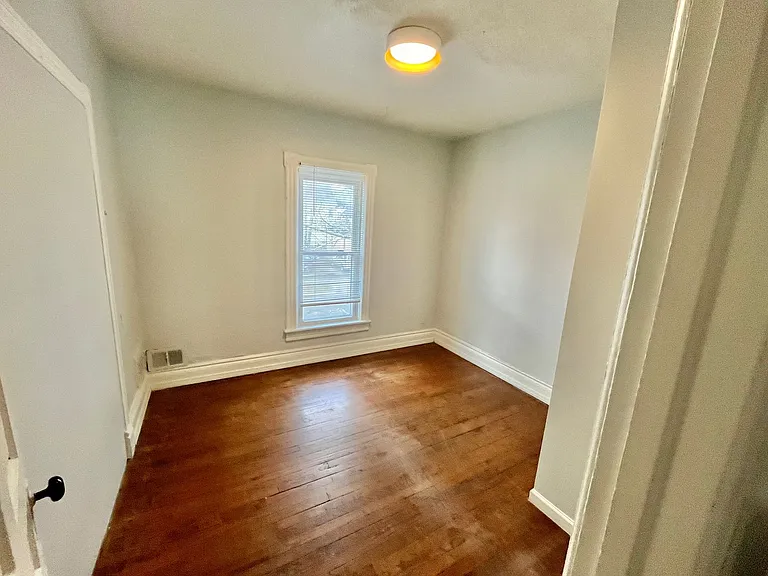 518 Washtenaw Ave — Photo 22