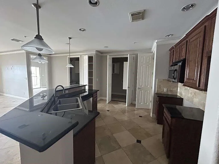 7039 Kingston Cove Ln #303 — Photo 8