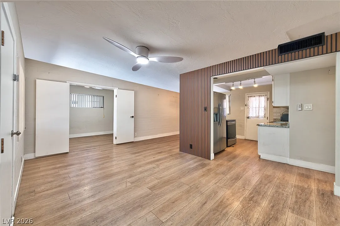 3 bed, 1.0 bath, 880 sqft, $1,900 — Photo 3
