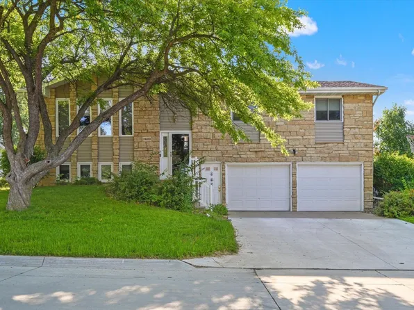 2600 Autumn Dr, Dubuque, IA 52002